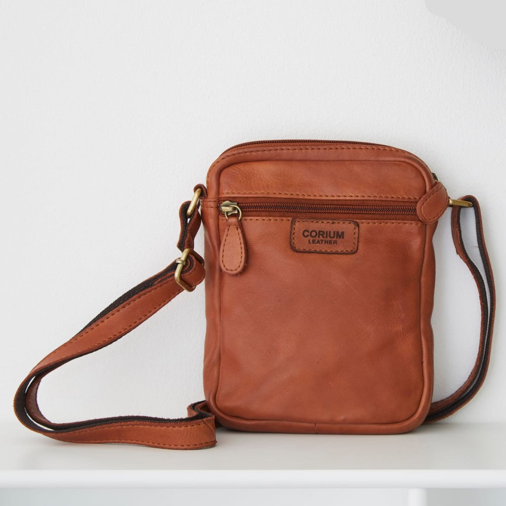 Corium Crossbody - Cognac washed skind