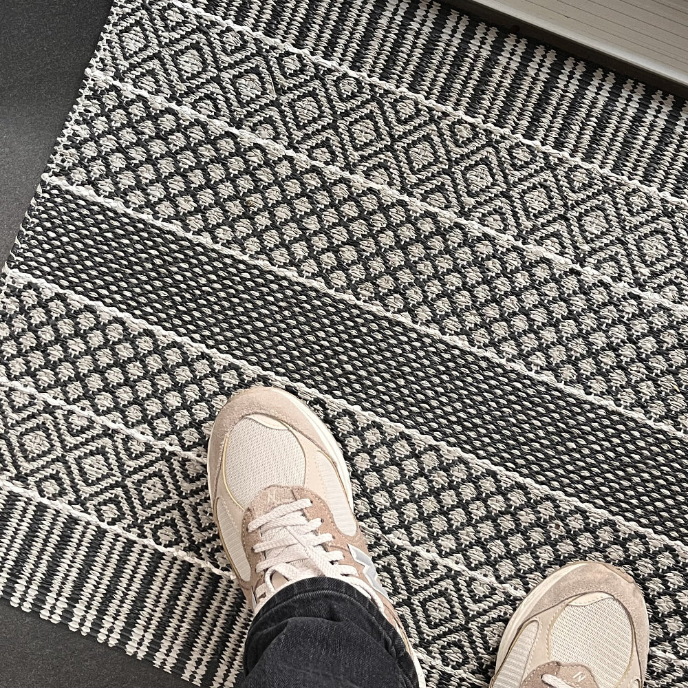 Horredsmattan plastik tæppe Alfie Grahite design