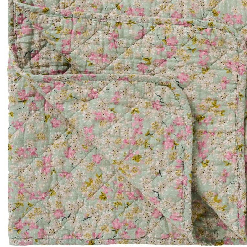 Ib Laursen - Quilt tæppe støvblå m/lyserøde, grønne og grå blomster