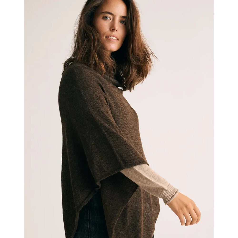 Brun poncho i 100% baby alpaka fra Peru