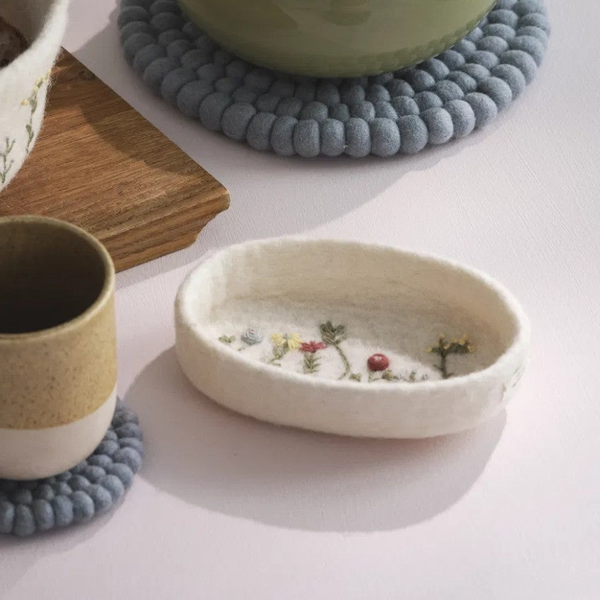Gry & Sif - Lille bakke i filt med broderi