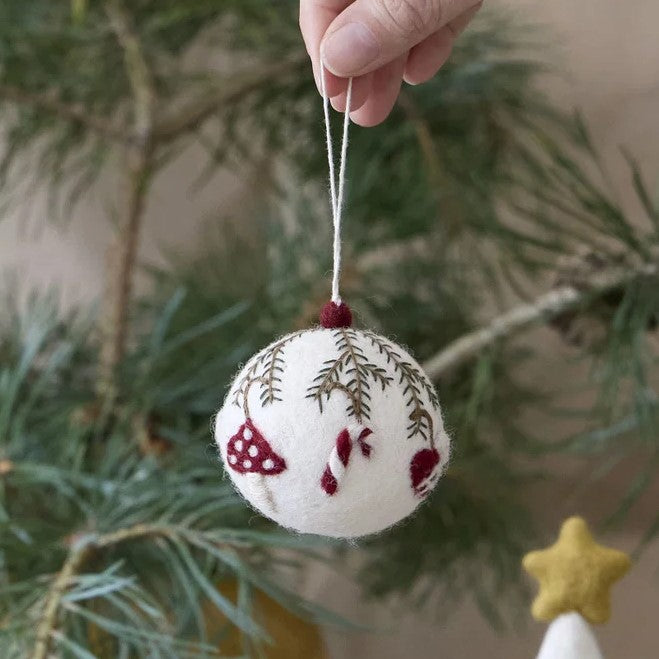 Gry & Sif - Filt kugle med broderi