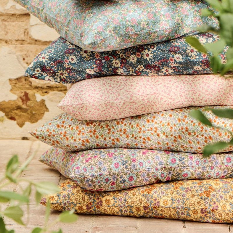 Ib Laursen - Pudebetræk 60cm Blå, creme, rød, rosa blomster