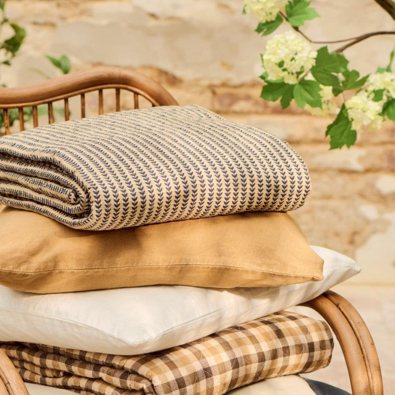 Ib Laursen - Quilt m/ mørkeblå stængler