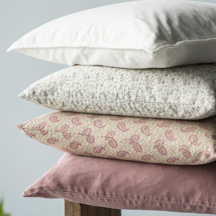 Ib Laursen - Pudebetræk sart rosa blomst 50cm