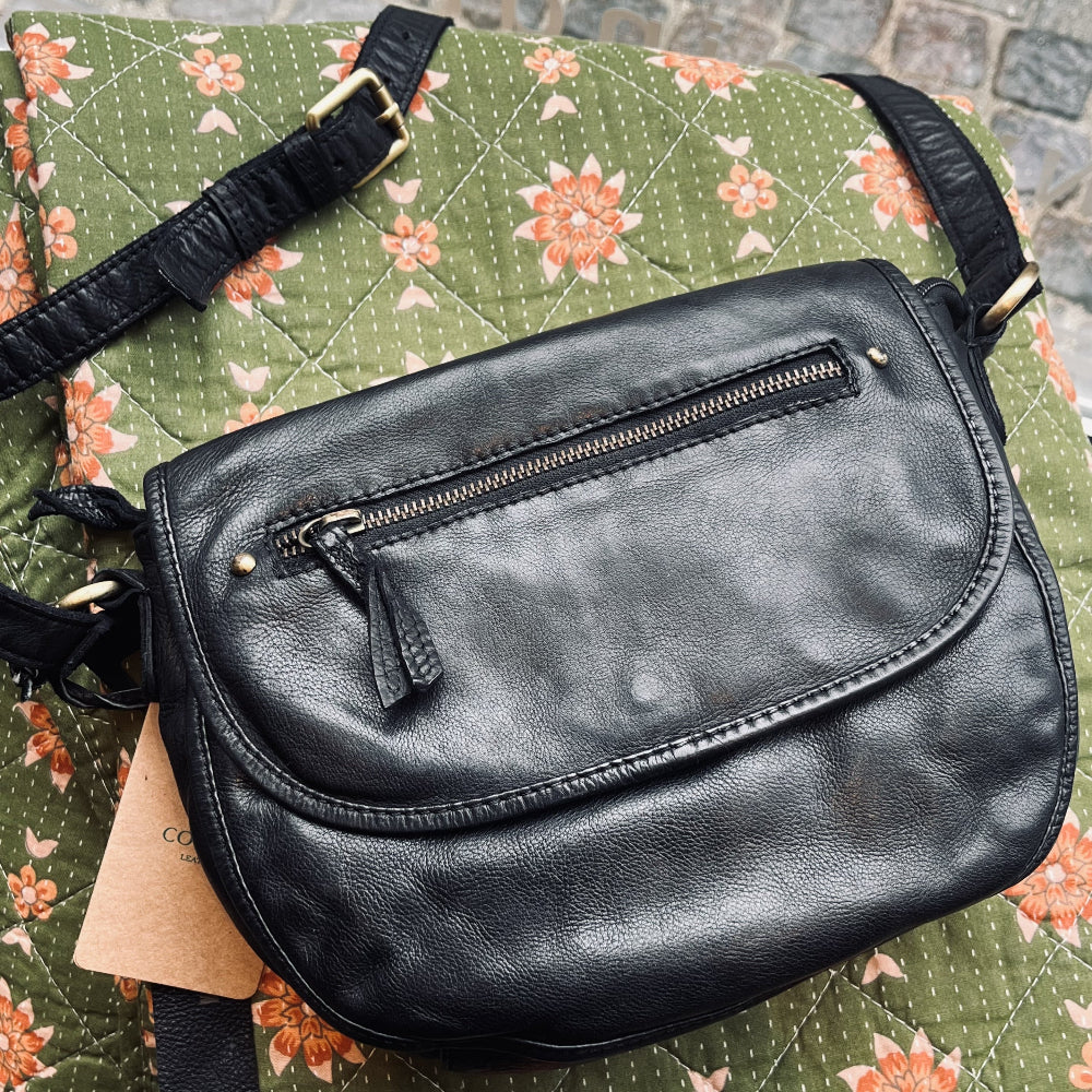 Corium sort skind taske