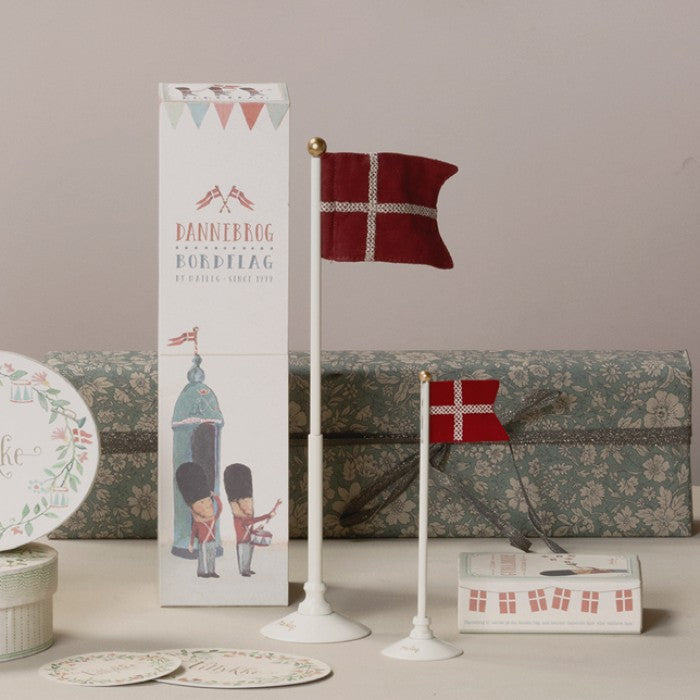 Maileg - Dannebrog Bord flag 25,5cm