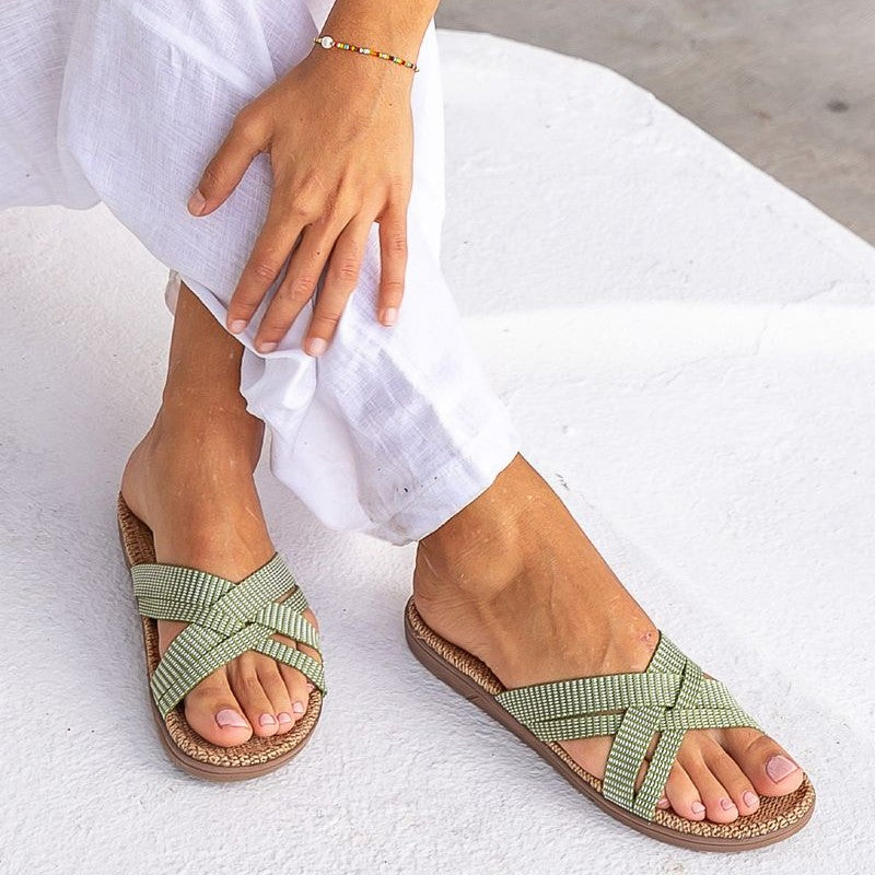 Green Leaves shangies sandaler på model