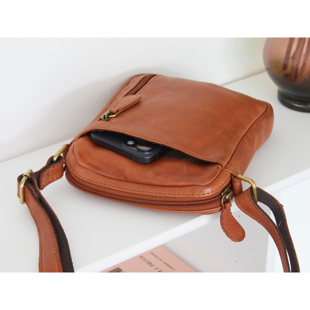 Corium Crossbody - Cognac washed skind