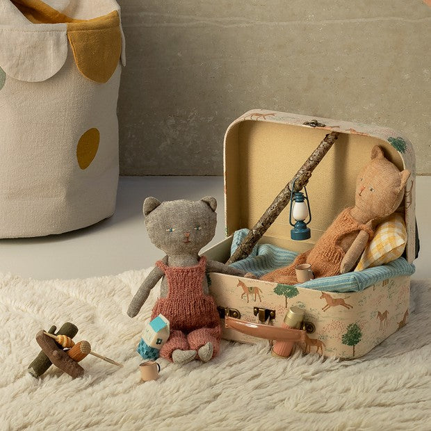 Maileg - Grå killing m/ strik overalls