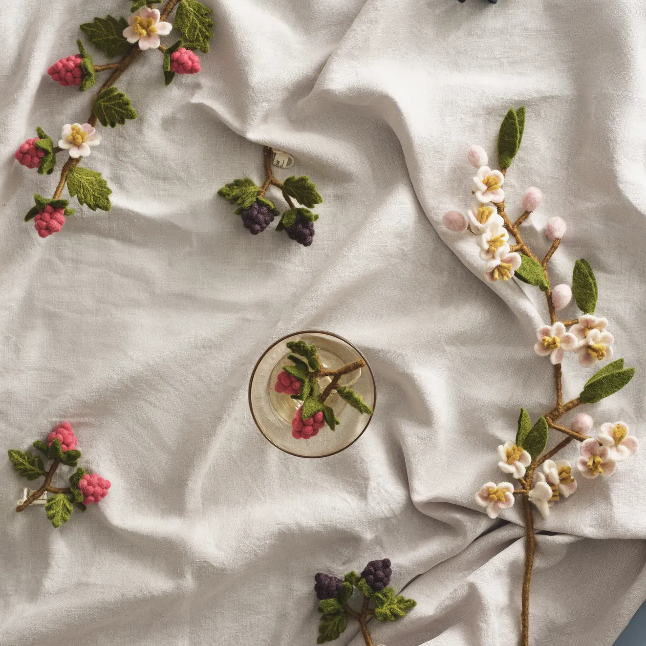 Gry & Sif - Filt gren Hindbær og blomster