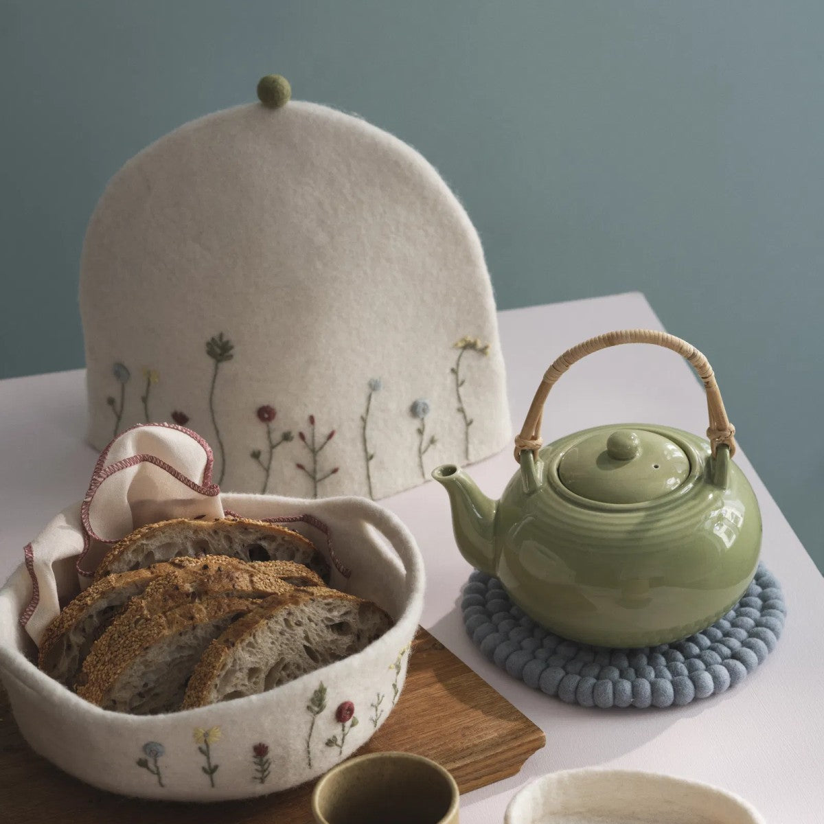 Gry & Sif - Tehætte i filt med broderi