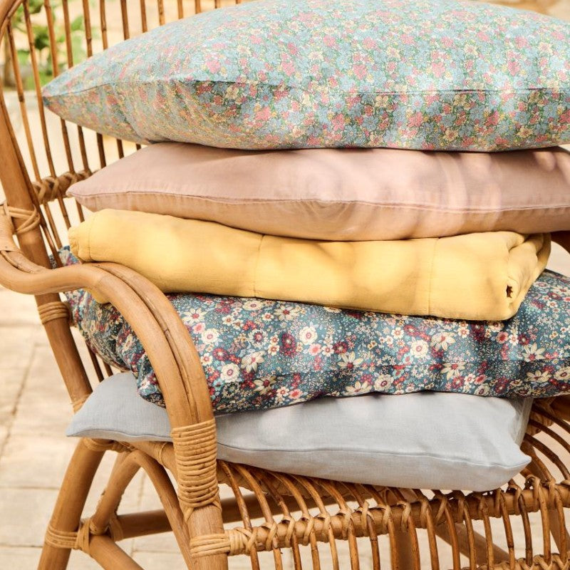 Ib Laursen - Pudebetræk 60cm Blå, creme, rød, rosa blomster