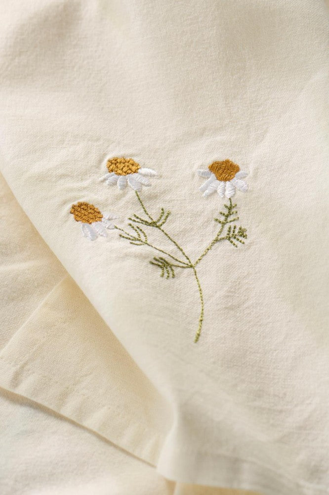 Ib Laursen . Viskestykke m/broderet margurit