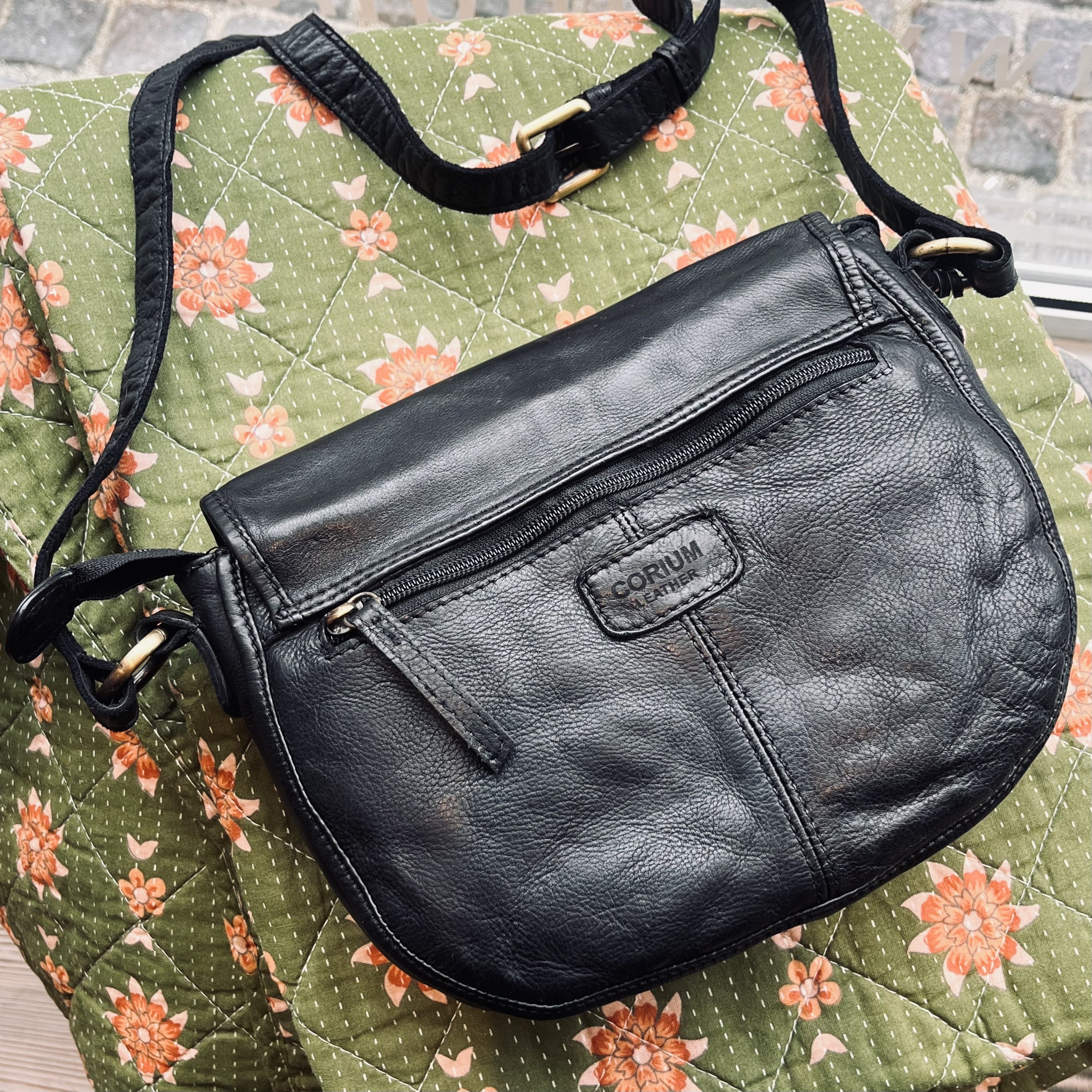 Corium - Washed sadeltaske sort