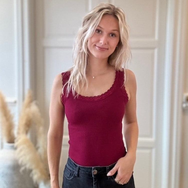 Frida rib top m/blonde - Bordo