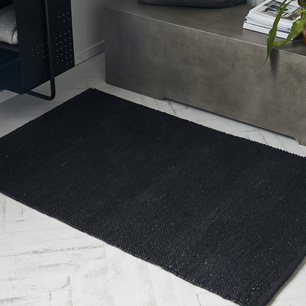 HouseDoctorSortHempitppe85x135cm-01